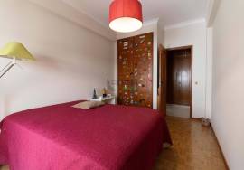 3-Bedroom Apartment in Setúbal (Vale do Cobro), with direct access to private storage, fully furnished and equipped