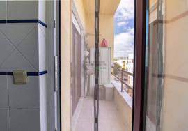 3-Bedroom Apartment in Setúbal (Vale do Cobro), with direct access to private storage, fully furnished and equipped
