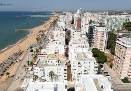 Renovated 2 Bedroom Apartment on the First Line of Quarteira Beach – Unique Sea View