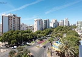 2-Bedroom Apartment with Sea View – Winter Rental