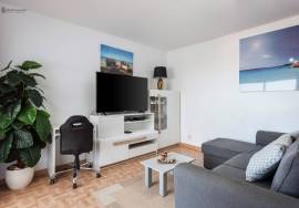 2-Bedroom Apartment with Sea View – Winter Rental