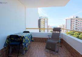 2-Bedroom Apartment with Sea View – Winter Rental
