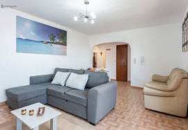 2-Bedroom Apartment with Sea View – Winter Rental