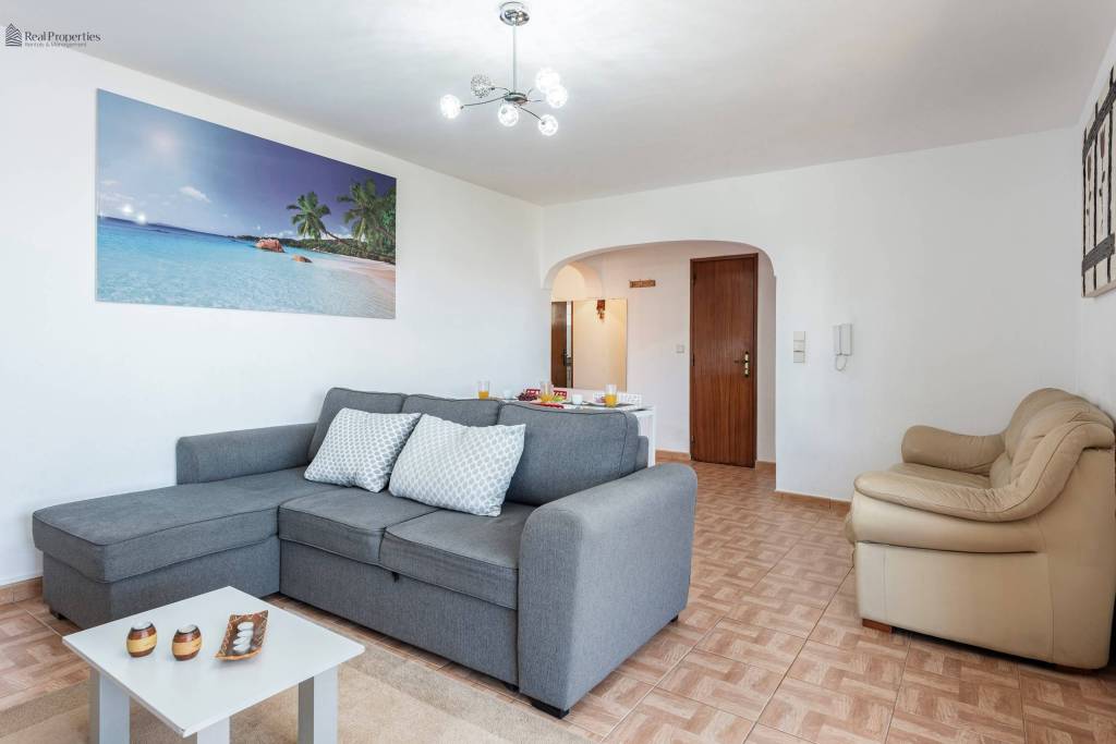 2-Bedroom Apartment with Sea View – Winter Rental