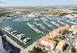 Renovated 2 Bedroom Apartment in the Heart of Vilamoura – Comfort, Style and Sea Views