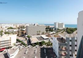 Renovated 2 Bedroom Apartment in the Heart of Vilamoura – Comfort, Style and Sea Views