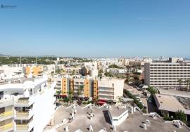 Renovated 2 Bedroom Apartment in the Heart of Vilamoura – Comfort, Style and Sea Views