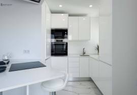 Renovated 2 Bedroom Apartment in the Heart of Vilamoura – Comfort, Style and Sea Views