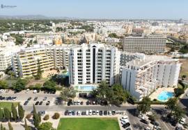 Renovated 2 Bedroom Apartment in the Heart of Vilamoura – Comfort, Style and Sea Views