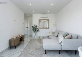 Renovated 2 Bedroom Apartment in the Heart of Vilamoura – Comfort, Style and Sea Views