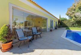 Vale do Lobo – 4-bedroom villa with pool and golf views for sale