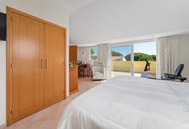Vale do Lobo – 4-bedroom villa with pool and golf views for sale
