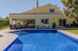 Vale do Lobo – 4-bedroom villa with pool and golf views for sale