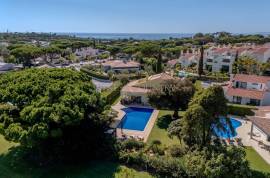 Vale do Lobo – 4-bedroom villa with pool and golf views for sale