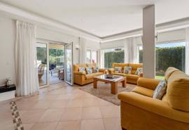 Vale do Lobo – 4-bedroom villa with pool and golf views for sale