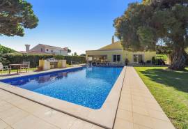 Vale do Lobo – 4-bedroom villa with pool and golf views for sale