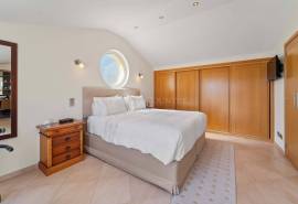 Vale do Lobo – 4-bedroom villa with pool and golf views for sale