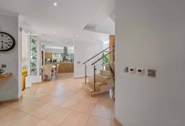 Vale do Lobo – 4-bedroom villa with pool and golf views for sale