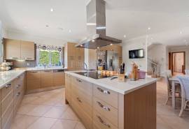 Vale do Lobo – 4-bedroom villa with pool and golf views for sale