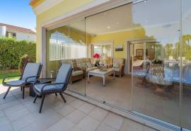 Vale do Lobo – 4-bedroom villa with pool and golf views for sale