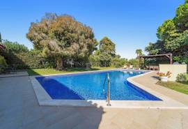 Vale do Lobo – 4-bedroom villa with pool and golf views for sale
