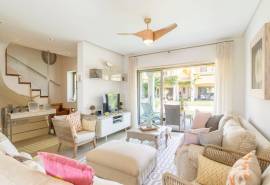 Tavira – Semi-detached 3-bedroom villa with ocean view roof terrace, private garage and garden