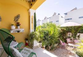 Tavira – Semi-detached 3-bedroom villa with ocean view roof terrace, private garage and garden