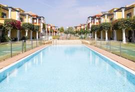 Tavira – Semi-detached 3-bedroom villa with ocean view roof terrace, private garage and garden