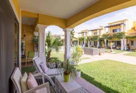 Tavira – Semi-detached 3-bedroom villa with ocean view roof terrace, private garage and garden