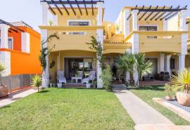 Tavira – Semi-detached 3-bedroom villa with ocean view roof terrace, private garage and garden