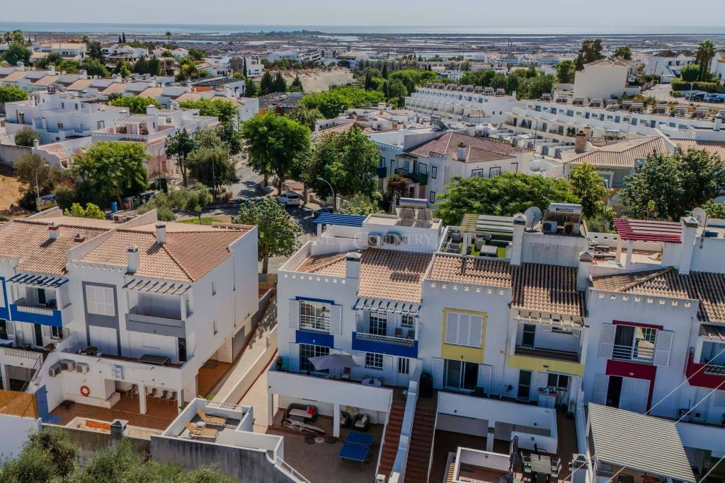 Tavira – Spacious 5-bedroom villa with basement
