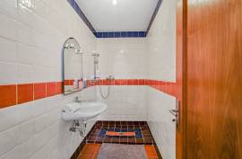 Tavira – Spacious 5-bedroom villa with basement