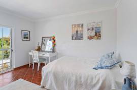 Tavira – Spacious 5-bedroom villa with basement