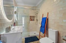 Tavira – Spacious 5-bedroom villa with basement