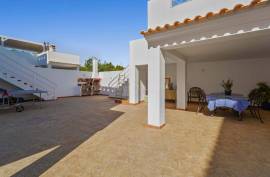 Tavira – Spacious 5-bedroom villa with basement