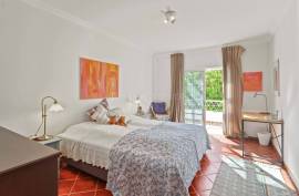Tavira – Spacious 5-bedroom villa with basement