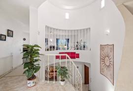Carvoeiro - 4-bedroom villa, easy walking distance to Carvoeiro with sea views