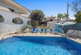 Carvoeiro - 4-bedroom villa, easy walking distance to Carvoeiro with sea views