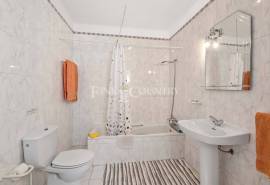 Carvoeiro - 4-bedroom villa, easy walking distance to Carvoeiro with sea views