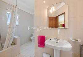 Carvoeiro - 4-bedroom villa, easy walking distance to Carvoeiro with sea views