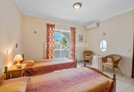Carvoeiro - 4-bedroom villa, easy walking distance to Carvoeiro with sea views
