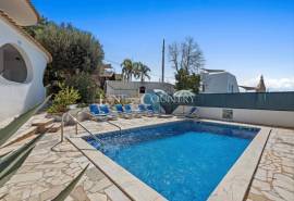 Carvoeiro - 4-bedroom villa, easy walking distance to Carvoeiro with sea views