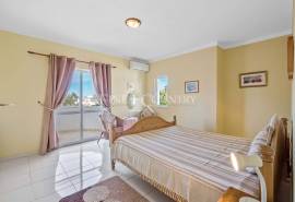 Carvoeiro - 4-bedroom villa, easy walking distance to Carvoeiro with sea views