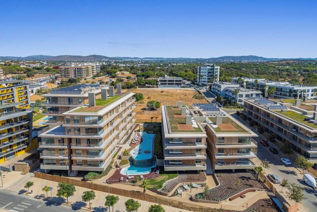 Quarteira, Forte Novo – 2-bedroom apartment with pool and sea view