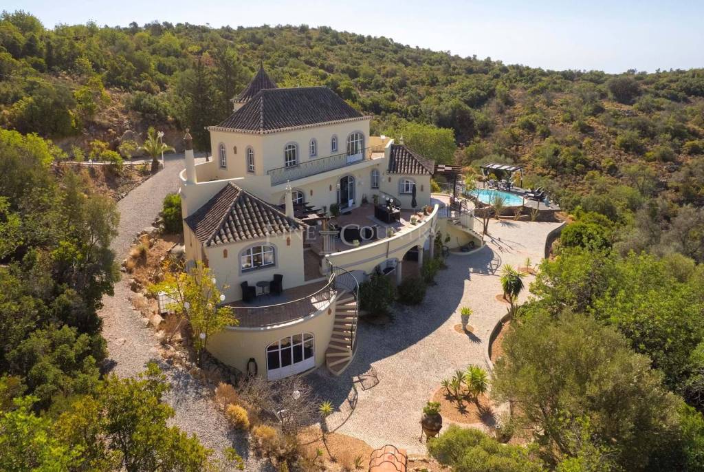 Tavira – One-of-a-kind 4-bedroom villa with breathtaking nature views and pool