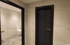 Modern and functional office for sale, ideal for your business.