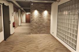 Modern and functional office for sale, ideal for your business.