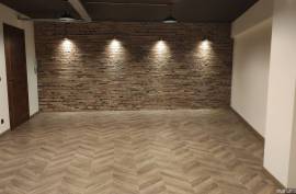 Modern and functional office for sale, ideal for your business.