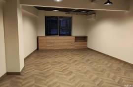 Modern and functional office for sale, ideal for your business.