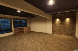 Modern and functional office for sale, ideal for your business.